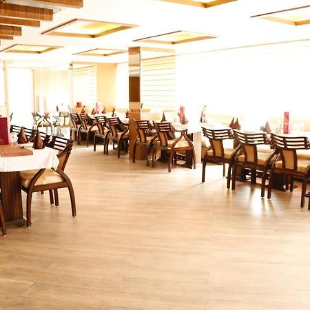 Hotel Shelter Gwalior Esterno foto