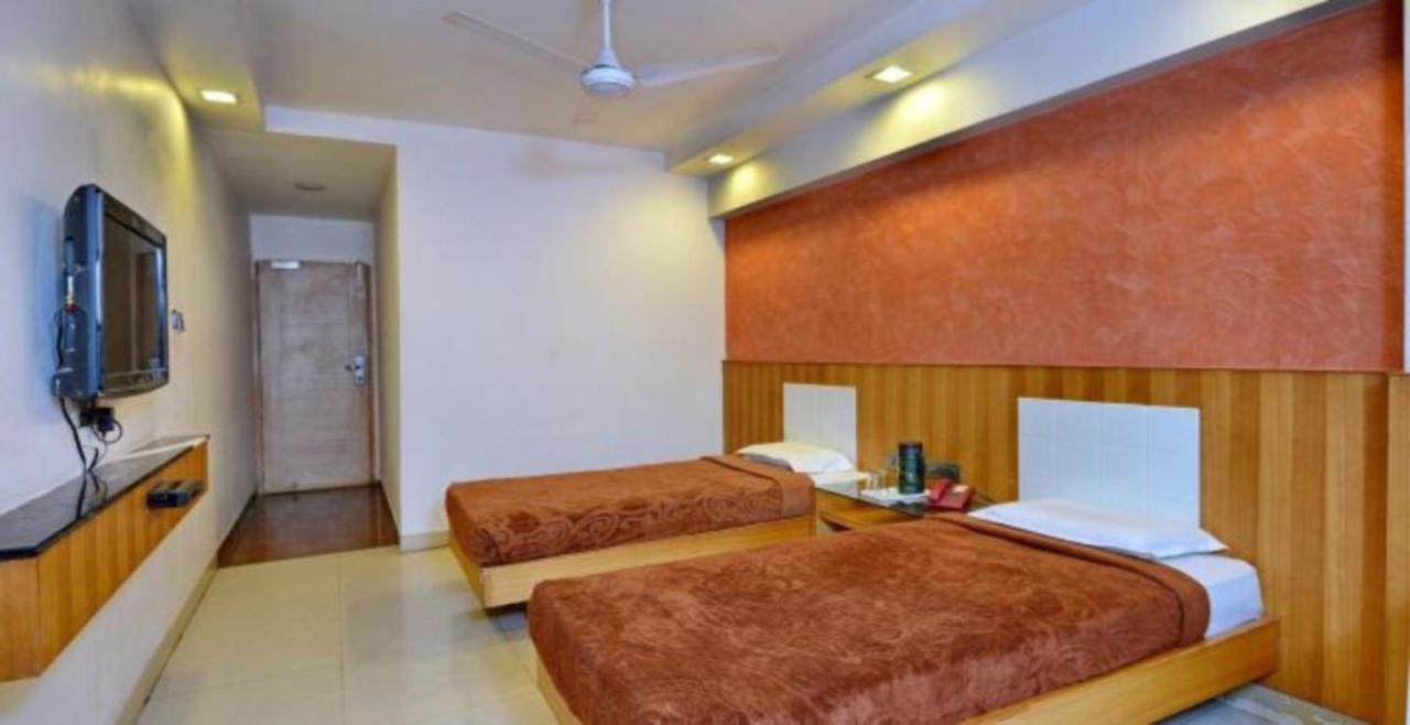 Hotel Shelter Gwalior Esterno foto
