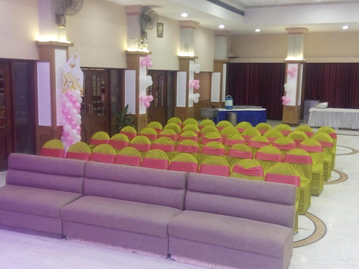 Hotel Shelter Gwalior Esterno foto