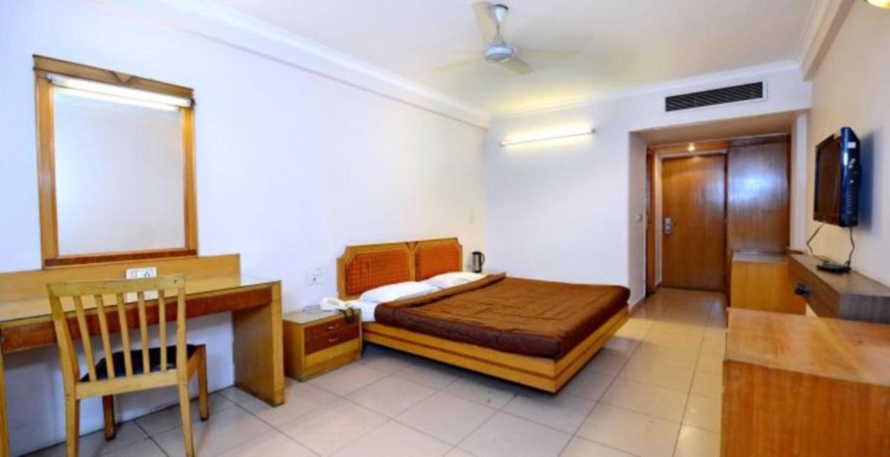 Hotel Shelter Gwalior Esterno foto