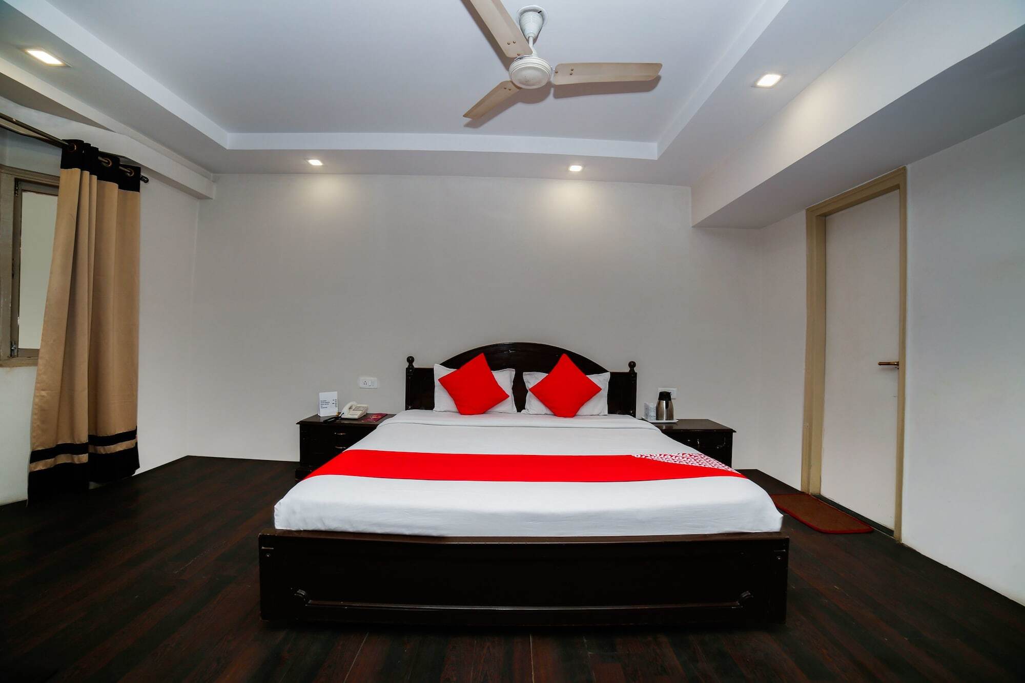 Hotel Shelter Gwalior Esterno foto